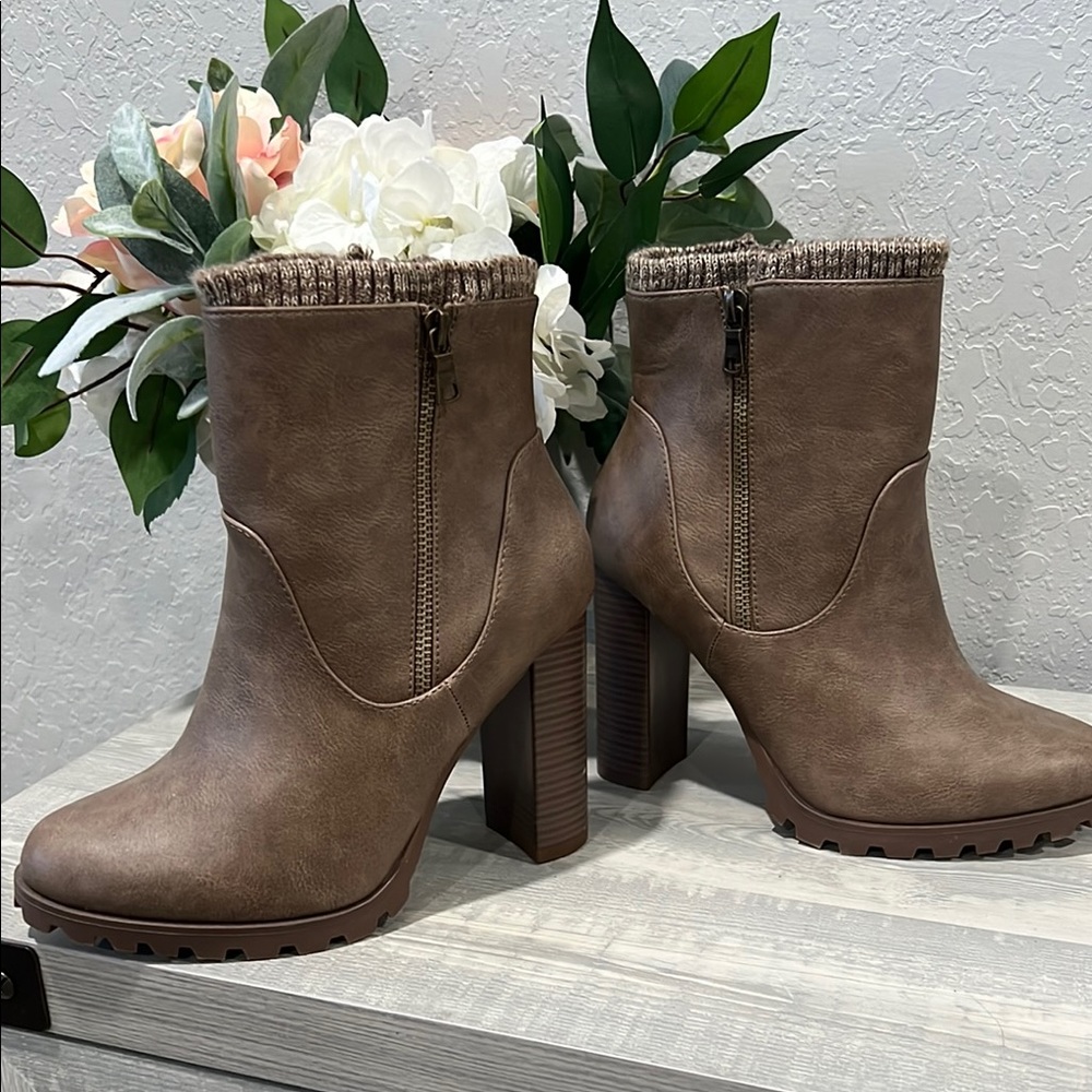 Women's Tan Ankle Boots